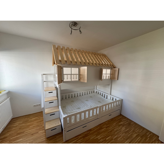 Drewniane łóżko piętrowe 140x200 z barierkami ochronnymi