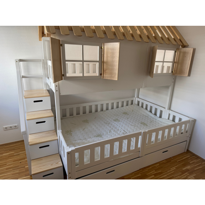 Łóżko piętrowe 140x200 z naturalnego drewna z przestrzenią do zabawy